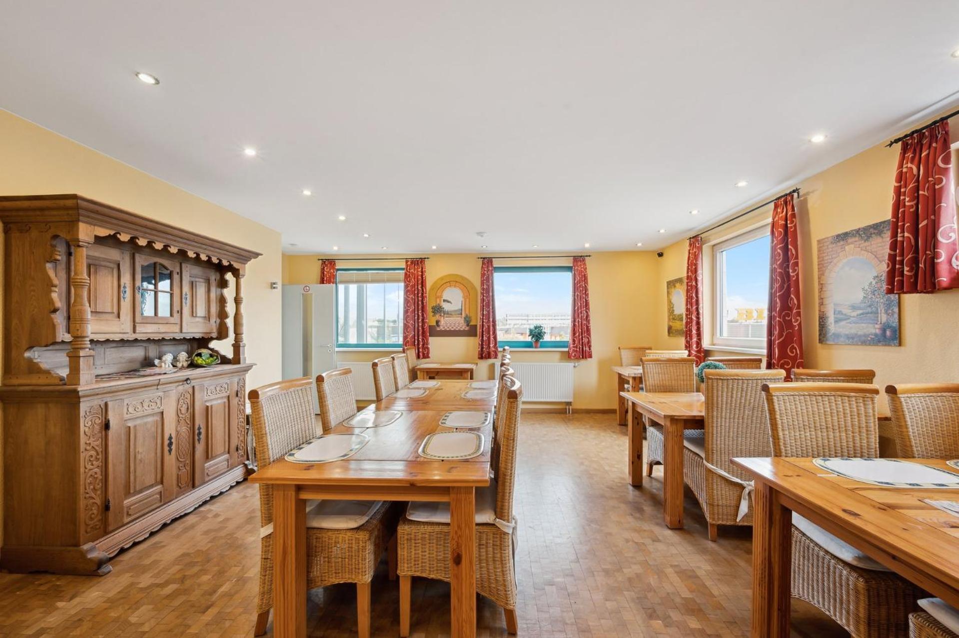 7O'Clock - Hotel Hannover Laatzen Bagian luar foto
